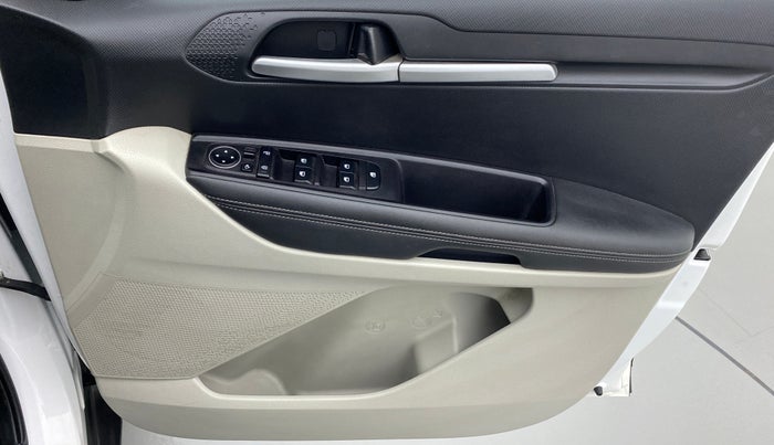 2021 KIA SONET HTX 1.0 IMT, Petrol, Manual, 29,895 km, Driver Side Door Panels Control