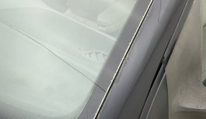 2011 Volkswagen Vento HIGHLINE PETROL AT, Petrol, Automatic, 67,403 km, Left A pillar - Paint is slightly faded