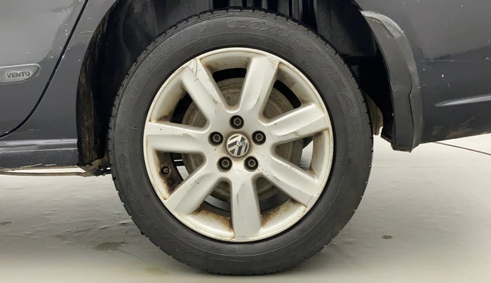 2011 Volkswagen Vento HIGHLINE PETROL AT, Petrol, Automatic, 67,403 km, Left Rear Wheel