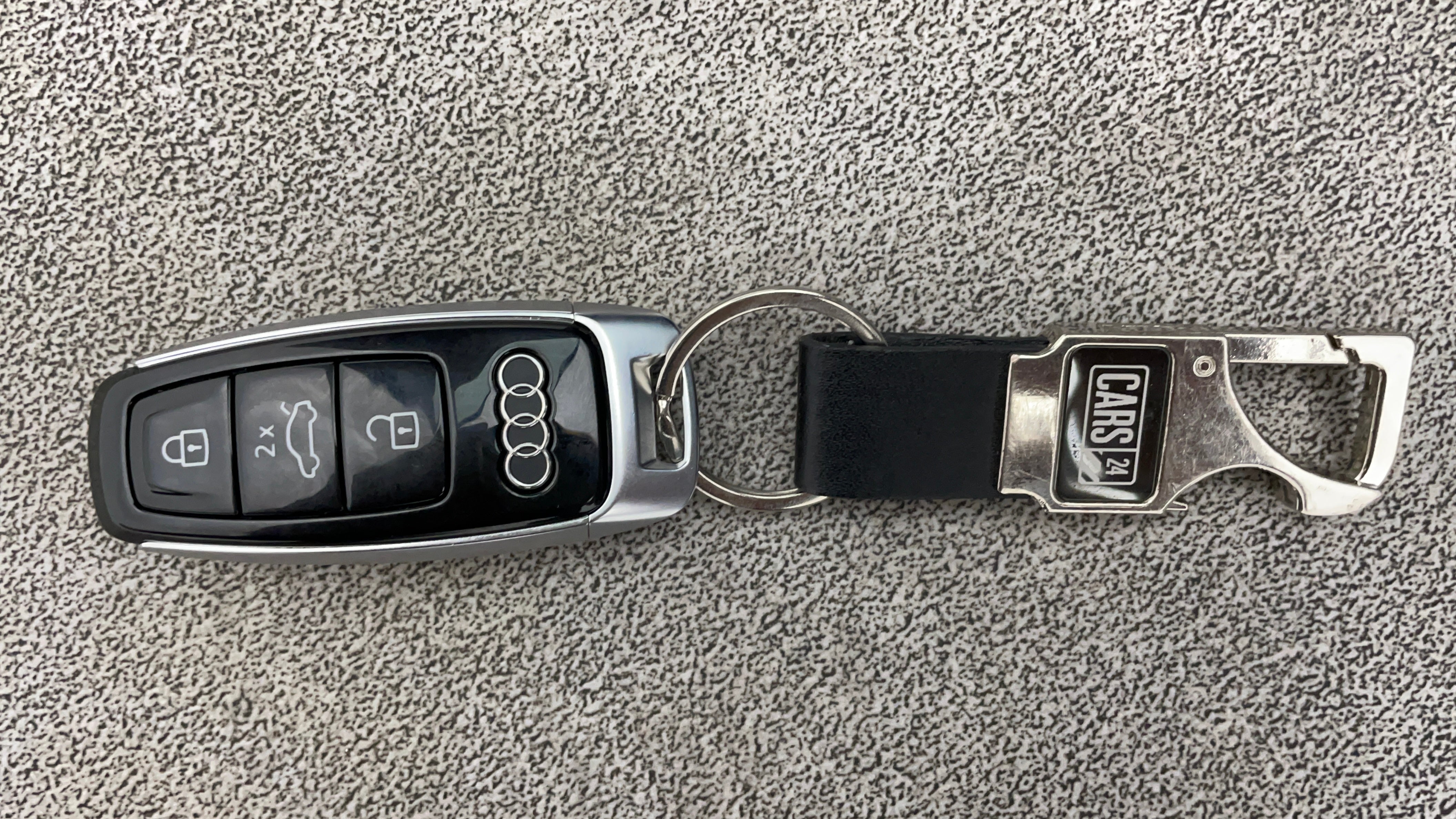 Audi Q7-Key Close-up