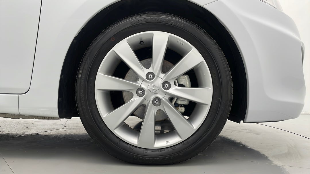 2017 Hyundai Accent Sport, Automatic, 3299 km, Right Front Wheel