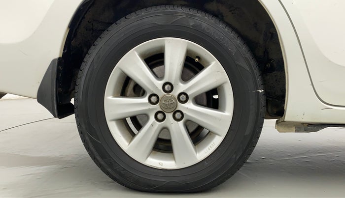 2015 Toyota Corolla Altis G, Petrol, Manual, 81,483 km, Right Rear Wheel