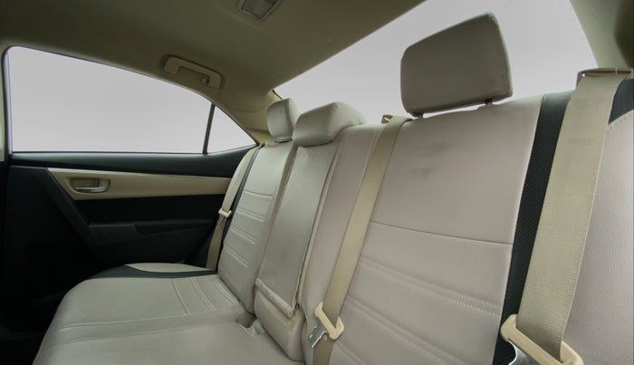 2015 Toyota Corolla Altis G, Petrol, Manual, 81,483 km, Right Side Rear Door Cabin