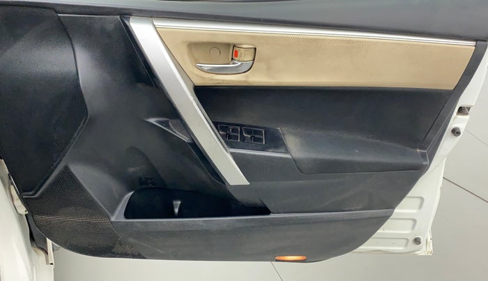 2015 Toyota Corolla Altis G, Petrol, Manual, 81,483 km, Driver Side Door Panels Control