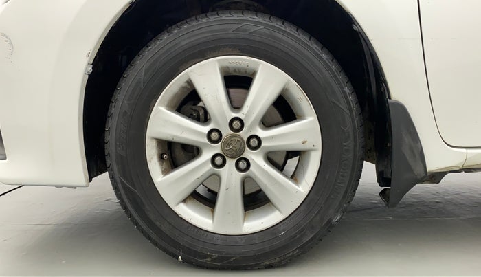 2015 Toyota Corolla Altis G, Petrol, Manual, 81,483 km, Left Front Wheel