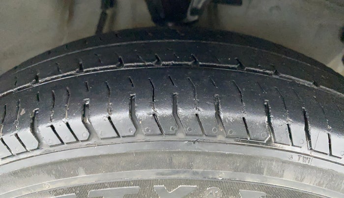 2015 Hyundai i10 SPORTZ 1.1 IRDE2, Petrol, Manual, 59,347 km, Right Front Tyre Tread