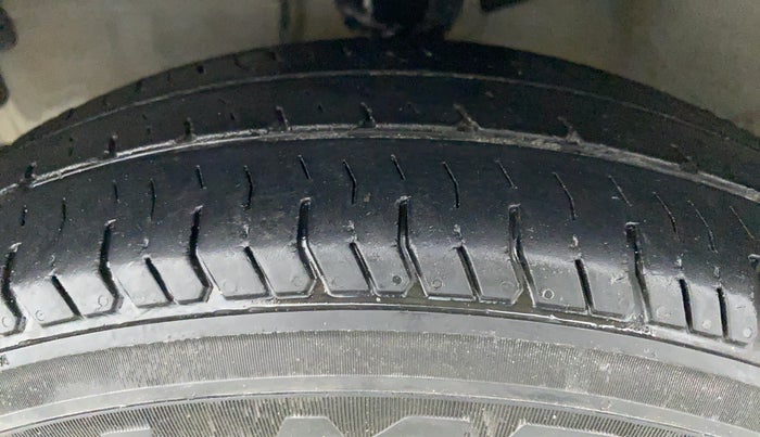 2015 Hyundai i10 SPORTZ 1.1 IRDE2, Petrol, Manual, 59,347 km, Left Front Tyre Tread