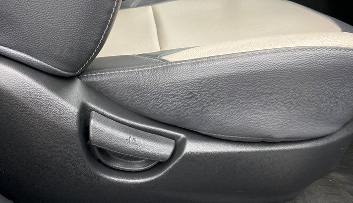 2017 Hyundai Grand i10 SPORTZ (O) 1.2 AT VTVT, Petrol, Automatic, 19,752 km, Driver Side Adjustment Panel
