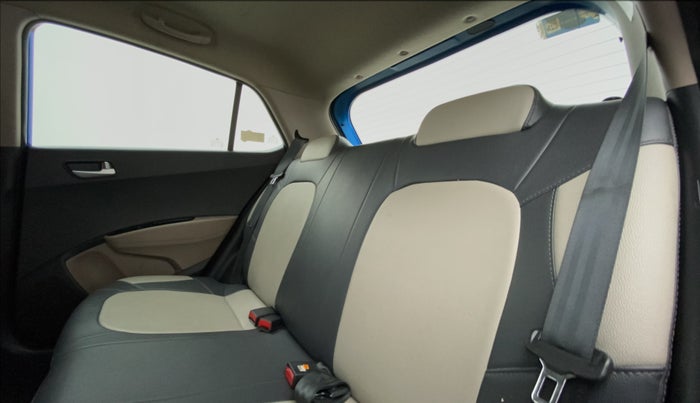 2017 Hyundai Grand i10 SPORTZ (O) 1.2 AT VTVT, Petrol, Automatic, 19,752 km, Right Side Rear Door Cabin