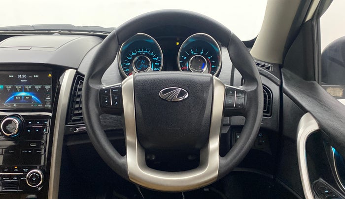2019 Mahindra XUV500 W7 FWD, Diesel, Manual, 40,278 km, Steering Wheel Close Up