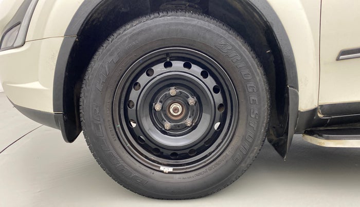 2019 Mahindra XUV500 W7 FWD, Diesel, Manual, 40,278 km, Left Front Wheel