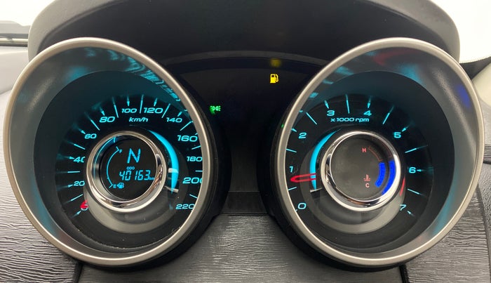 2019 Mahindra XUV500 W7 FWD, Diesel, Manual, 40,278 km, Odometer Image