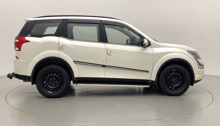 2019 Mahindra XUV500 W7 FWD, Diesel, Manual, 40,278 km, Right Side View