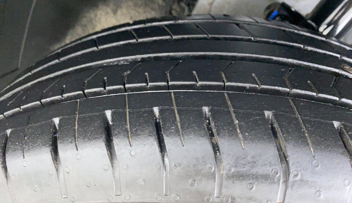 2021 Hyundai VENUE S MT 1.2 KAPPA, Petrol, Manual, 7,858 km, Left Front Tyre Tread