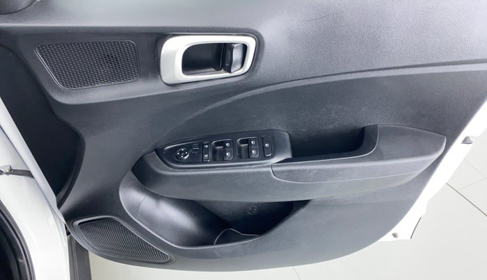 2021 Hyundai VENUE S MT 1.2 KAPPA, Petrol, Manual, 7,858 km, Driver Side Door Panels Control