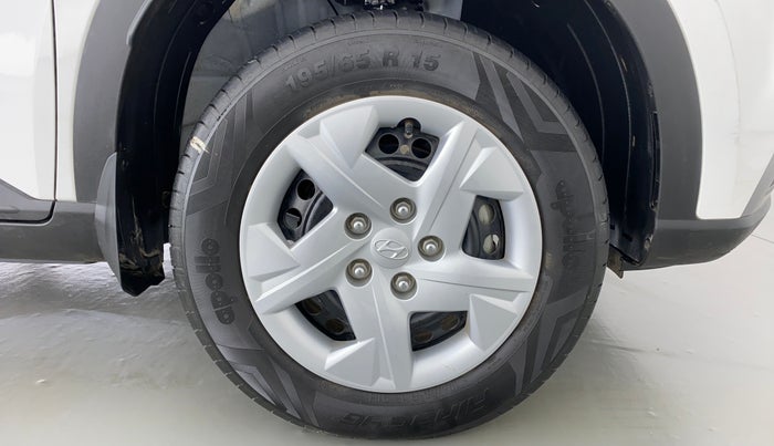 2021 Hyundai VENUE S MT 1.2 KAPPA, Petrol, Manual, 7,858 km, Right Front Wheel