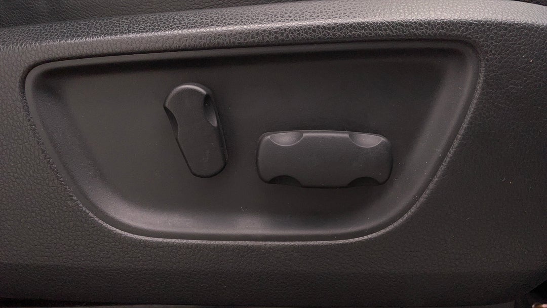 2020 Mitsubishi Pajero Sport Exceed (4x4) 7 Seat, Automatic, 76025 km, Drivers Side Adjustment Panel