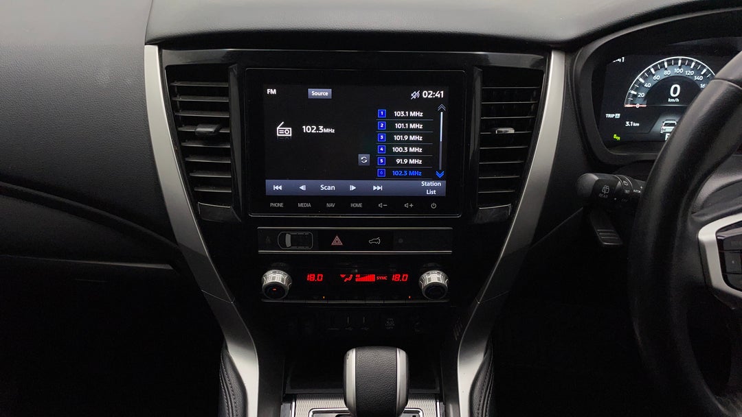 2020 Mitsubishi Pajero Sport Exceed (4x4) 7 Seat, Automatic, 76025 km, Center Console