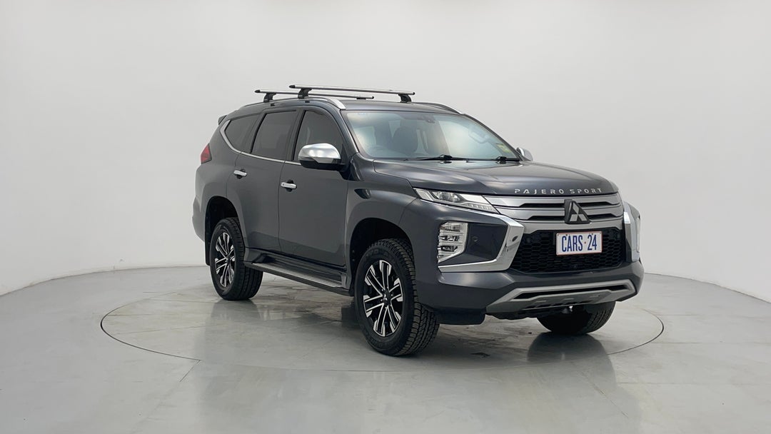 2020 Mitsubishi Pajero Sport Exceed (4x4) 7 Seat, Automatic, 76025 km, Right Front Diagonal (45- Degree) View
