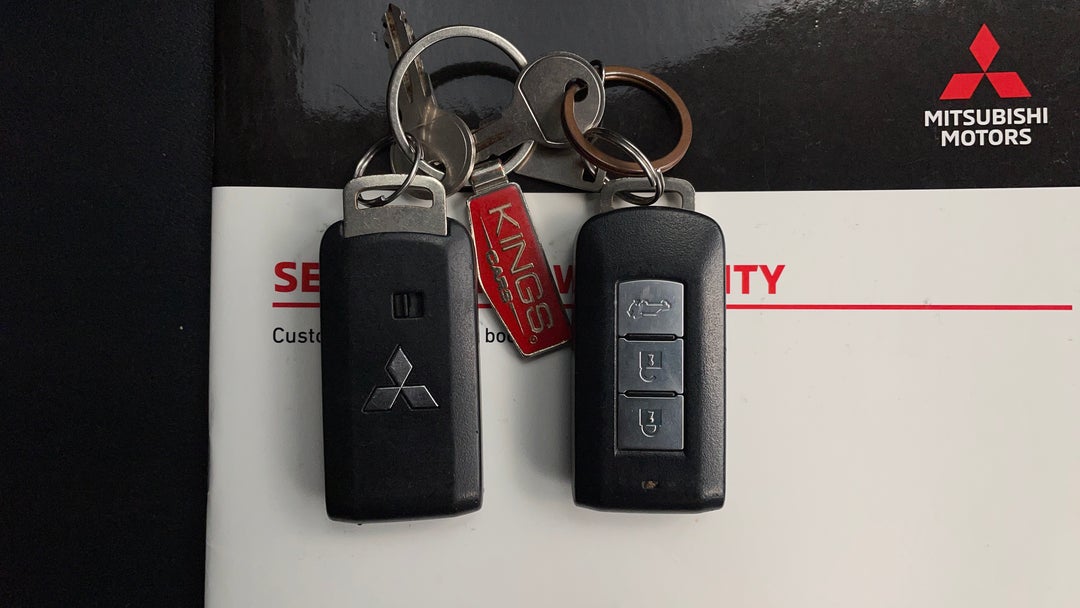 2020 Mitsubishi Pajero Sport Exceed (4x4) 7 Seat, Automatic, 76025 km, Key Close-up