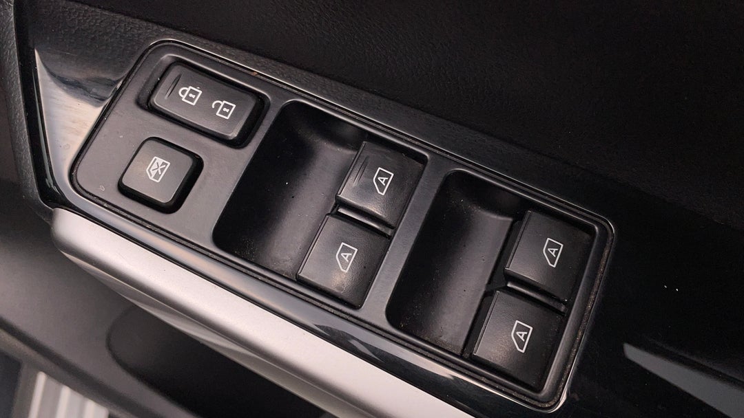 2020 Mitsubishi Pajero Sport Exceed (4x4) 7 Seat, Automatic, 76025 km, Drivers Side Door Panel Controls