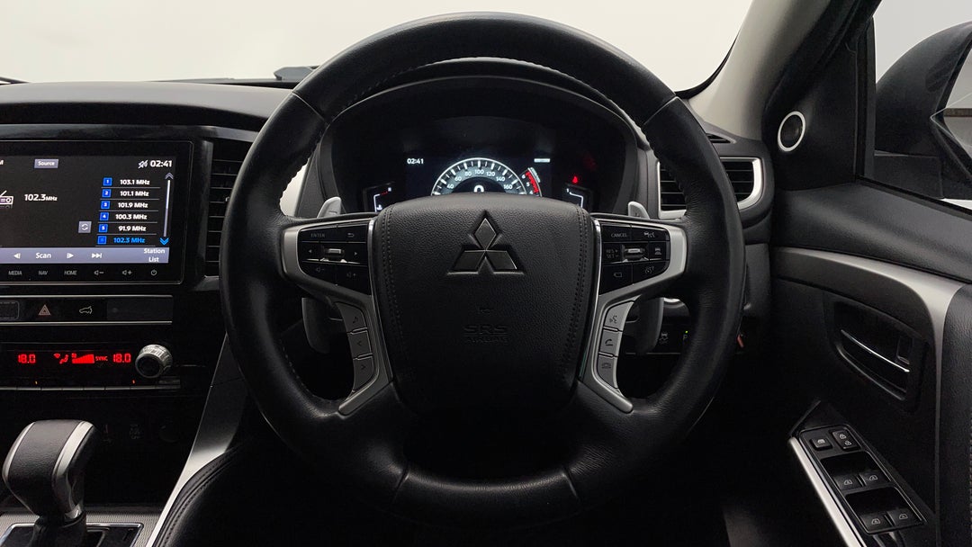 2020 Mitsubishi Pajero Sport Exceed (4x4) 7 Seat, Automatic, 76025 km, Steering Wheel Close-up