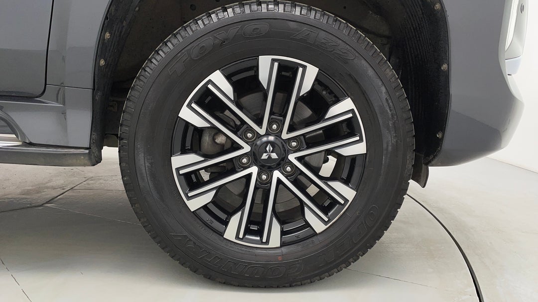 2020 Mitsubishi Pajero Sport Exceed (4x4) 7 Seat, Automatic, 76025 km, Right Front Wheel