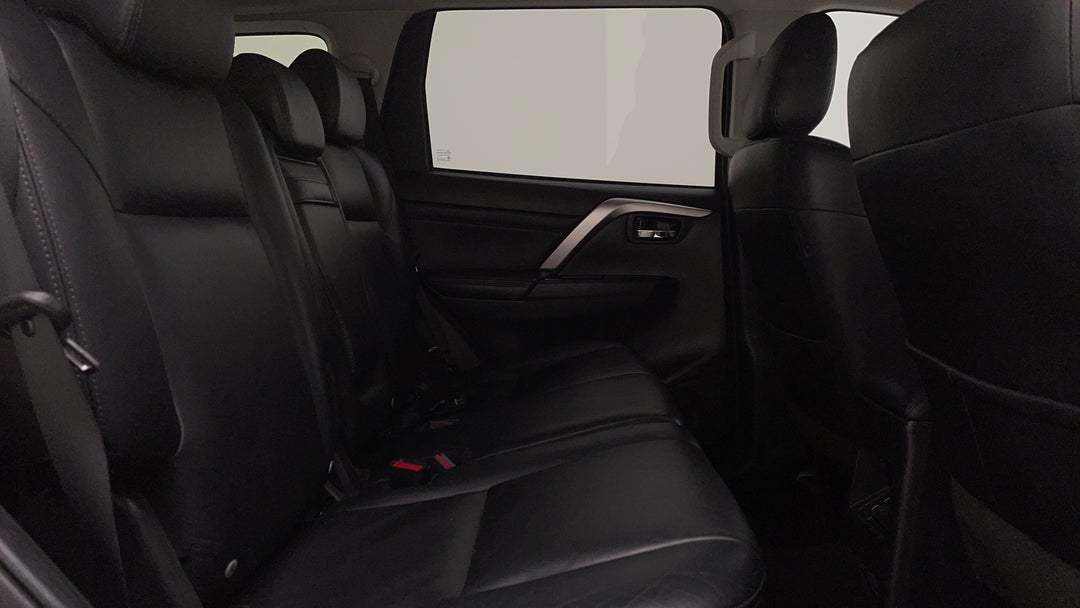 2020 Mitsubishi Pajero Sport Exceed (4x4) 7 Seat, Automatic, 76025 km, Right Side Rear Door Cabin View