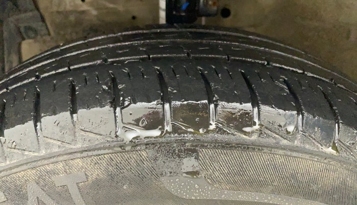2015 Maruti Swift VXI, Petrol, Manual, 67,426 km, Left Front Tyre Tread