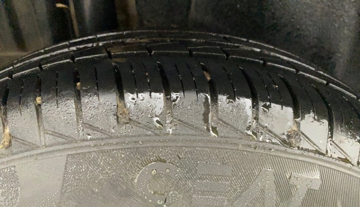 2015 Maruti Swift VXI, Petrol, Manual, 67,426 km, Left Rear Tyre Tread