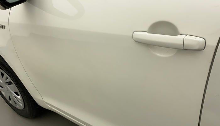 2015 Maruti Swift VXI, Petrol, Manual, 67,426 km, Front passenger door - Paint has faded