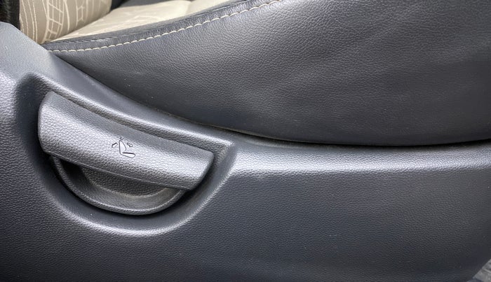 2017 Hyundai Grand i10 SPORTZ (O) 1.2 AT VTVT, Petrol, Automatic, 20,835 km, Driver Side Adjustment Panel