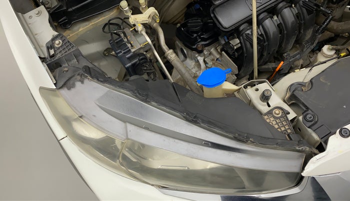 2017 Honda WR-V 1.2L I-VTEC VX MT, Petrol, Manual, 85,482 km, Right headlight - Clamp has minor damage