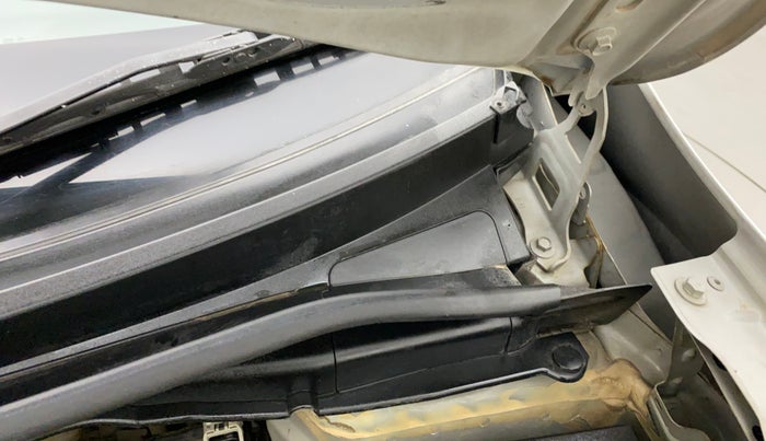 2017 Honda WR-V 1.2L I-VTEC VX MT, Petrol, Manual, 85,482 km, Bonnet (hood) - Cowl vent panel has minor damage