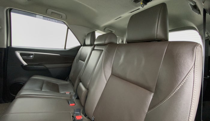 2019 Toyota Fortuner 2.8 4x2 MT, Diesel, Manual, 69,292 km, Right Side Rear Door Cabin