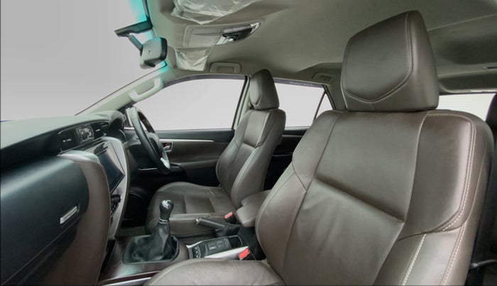 2019 Toyota Fortuner 2.8 4x2 MT, Diesel, Manual, 69,292 km, Right Side Front Door Cabin