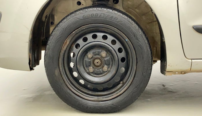 2016 Maruti Wagon R 1.0 VXI, Petrol, Manual, 99,049 km, Left Front Wheel