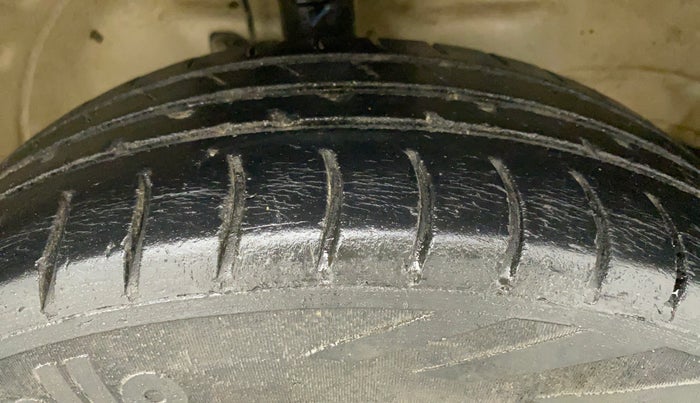 2016 Maruti Wagon R 1.0 VXI, Petrol, Manual, 99,049 km, Right Front Tyre Tread