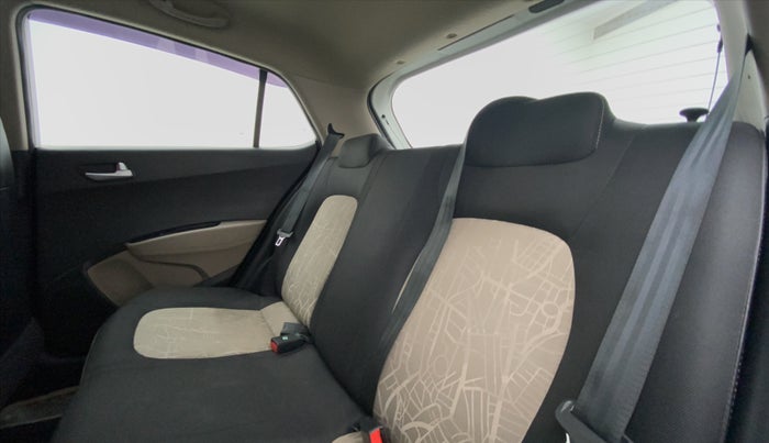 2016 Hyundai Grand i10 SPORTZ 1.2 KAPPA VTVT, Petrol, Manual, 15,485 km, Right Side Rear Door Cabin