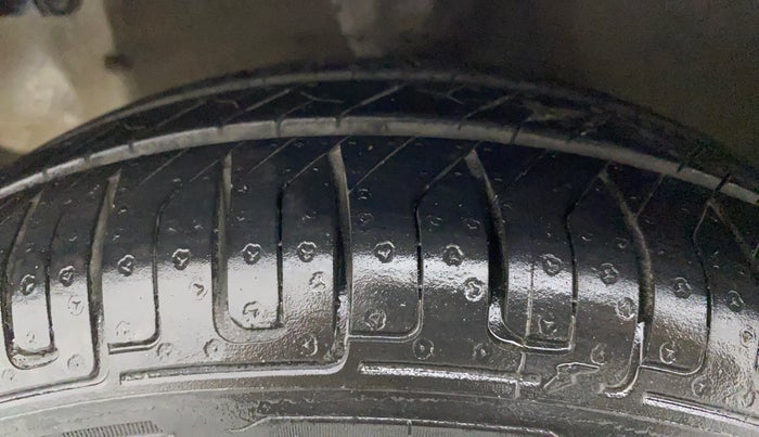 2012 Hyundai Eon MAGNA +, Petrol, Manual, 85,291 km, Left Front Tyre Tread