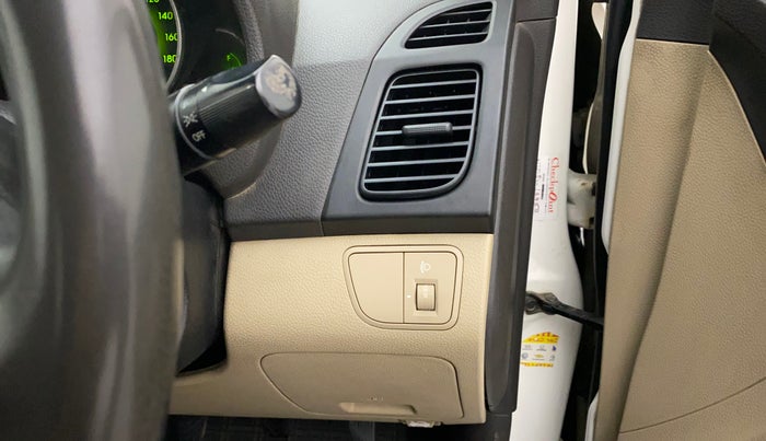 2012 Hyundai Eon MAGNA +, Petrol, Manual, 85,291 km, Dashboard - Headlight height adjustment not working