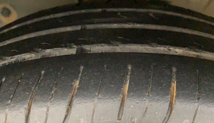 2018 Maruti IGNIS DELTA 1.2, Petrol, Manual, 88,732 km, Left Front Tyre Tread