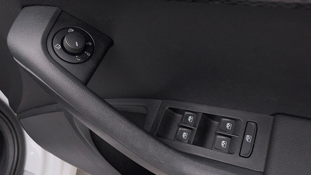 2016 SKODA Octavia Rs 162 Tsi, Automatic, 108061 km, Drivers Side Door Panel Controls