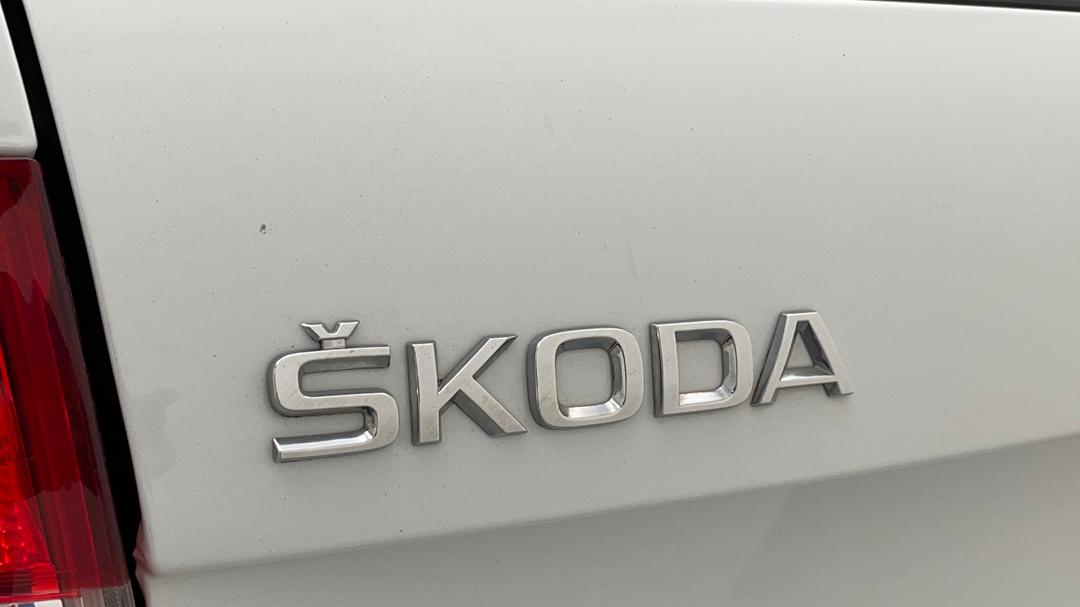 2016 SKODA Octavia Rs 162 Tsi, Automatic, 108061 km, Badge (Boot Left Side)