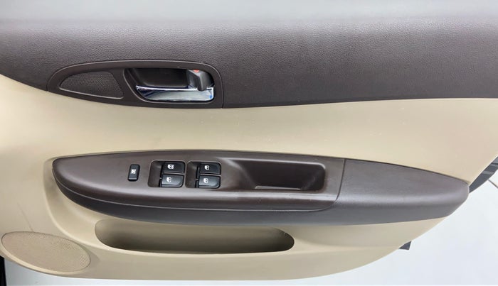 2009 Hyundai i20 MAGNA 1.2 VTVT, Petrol, Manual, 43,504 km, Driver Side Door Panels Control