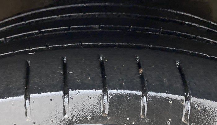 2018 Maruti Ciaz ALPHA 1.4 VVT, Petrol, Manual, 21,191 km, Right Front Tyre Tread
