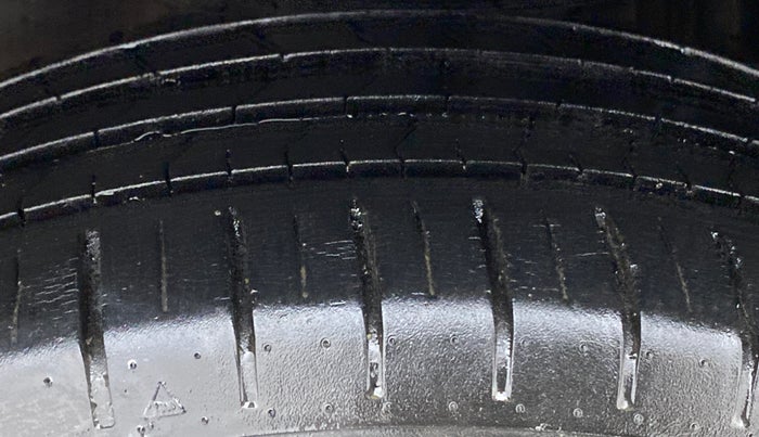 2018 Maruti Ciaz ALPHA 1.4 VVT, Petrol, Manual, 21,191 km, Left Rear Tyre Tread