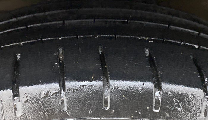 2018 Maruti Ciaz ALPHA 1.4 VVT, Petrol, Manual, 21,191 km, Left Front Tyre Tread