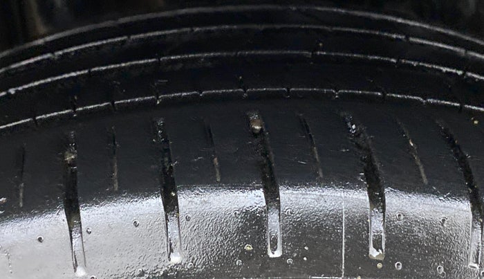 2018 Maruti Ciaz ALPHA 1.4 VVT, Petrol, Manual, 21,191 km, Right Rear Tyre Tread