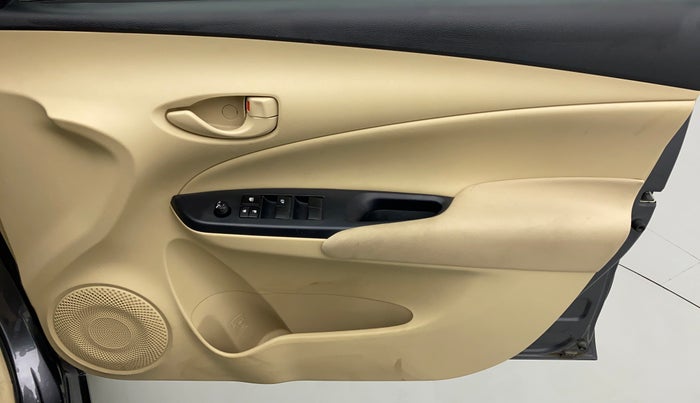 2020 Toyota YARIS J CVT, Petrol, Automatic, 9,572 km, Driver Side Door Panels Control